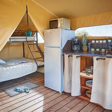 Camping Des Papillons Lalizolle Exterior foto