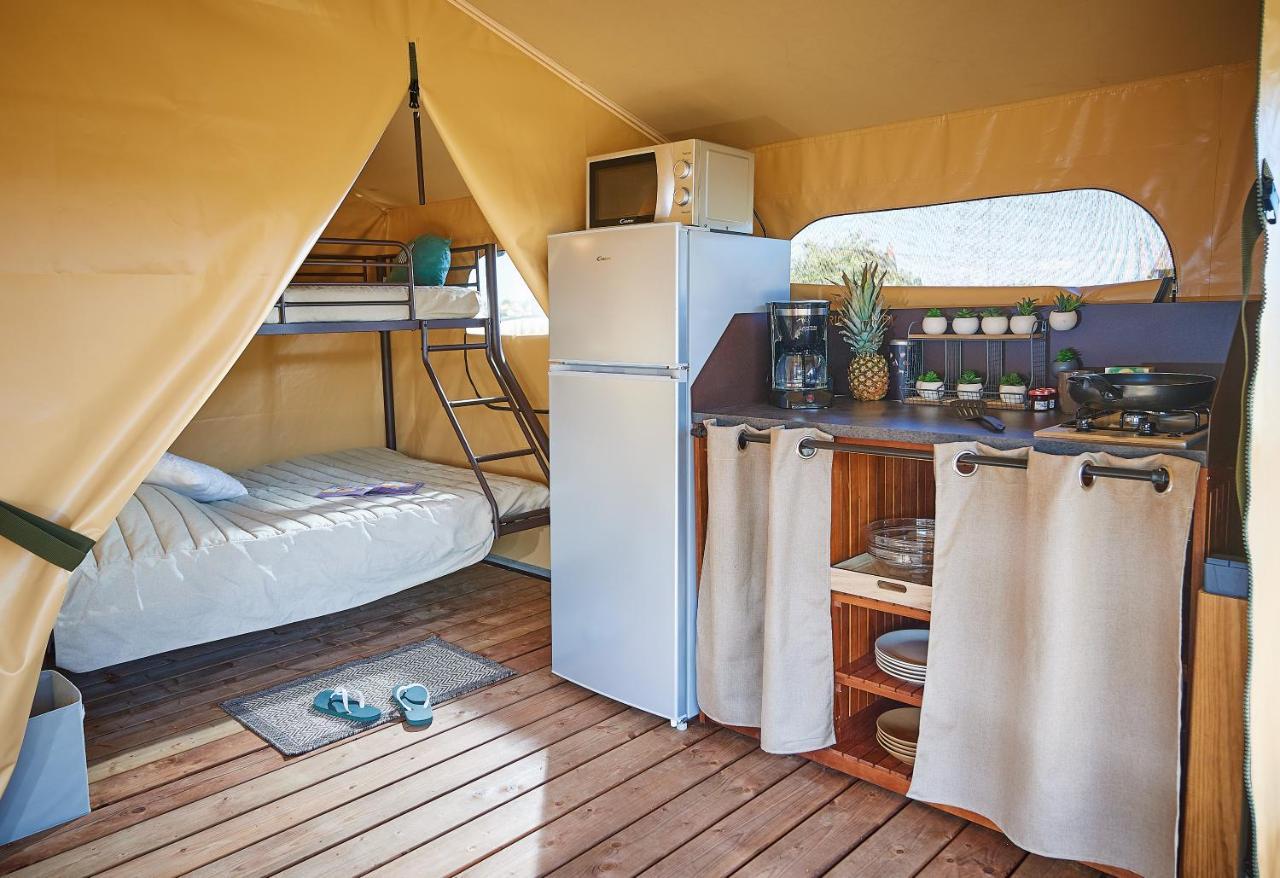 Camping Des Papillons Lalizolle Exterior foto