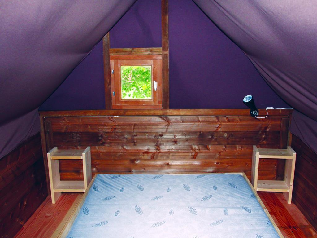 Camping Des Papillons Lalizolle Exterior foto