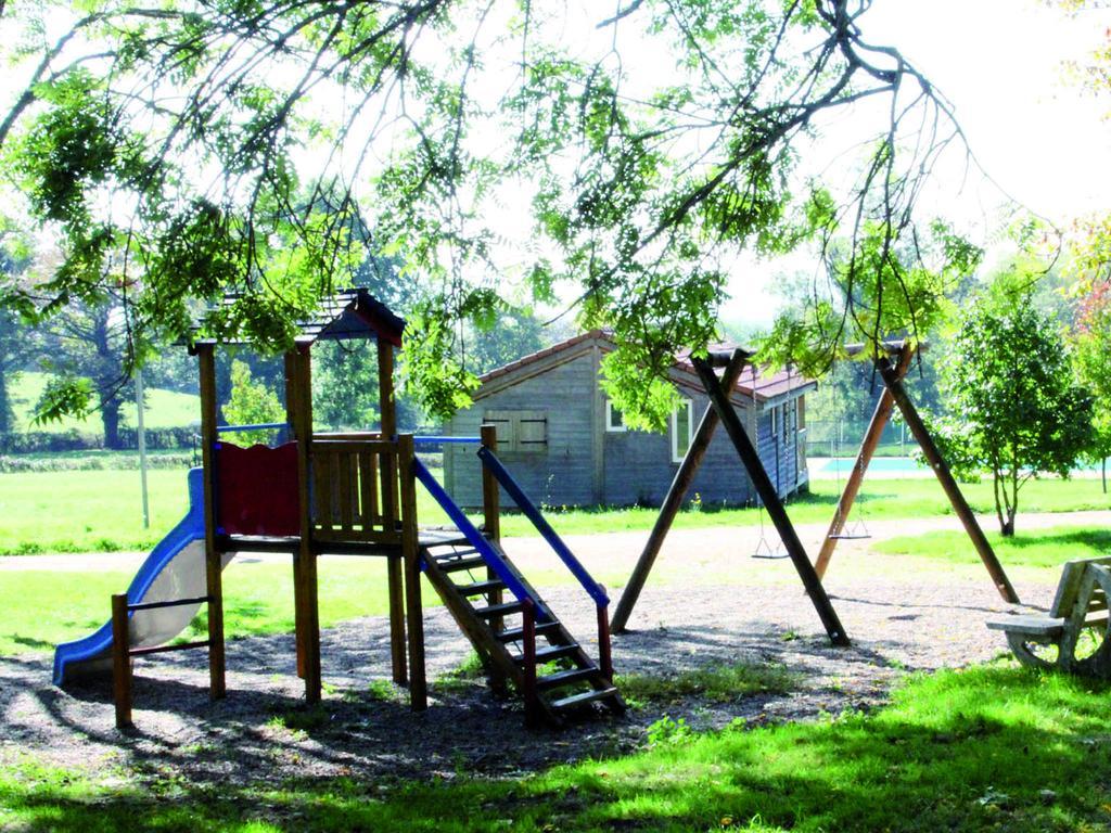 Camping Des Papillons Lalizolle Exterior foto