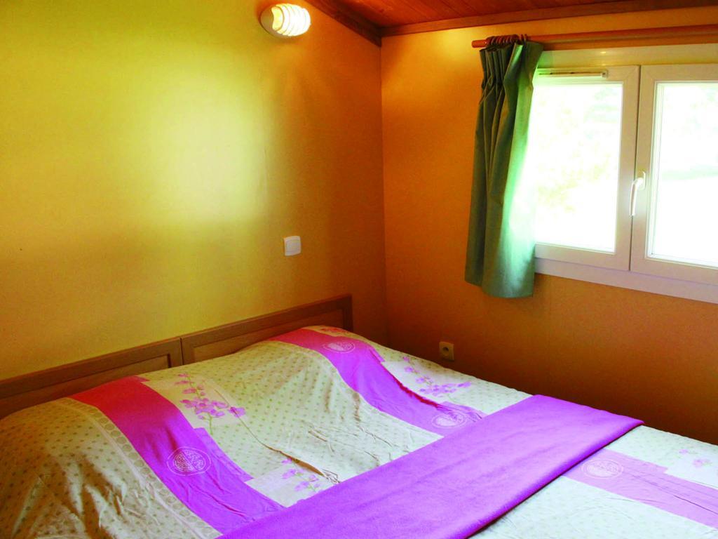 Camping Des Papillons Lalizolle Exterior foto