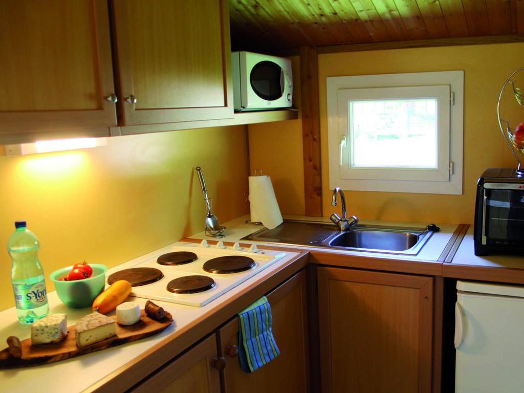 Camping Des Papillons Lalizolle Exterior foto