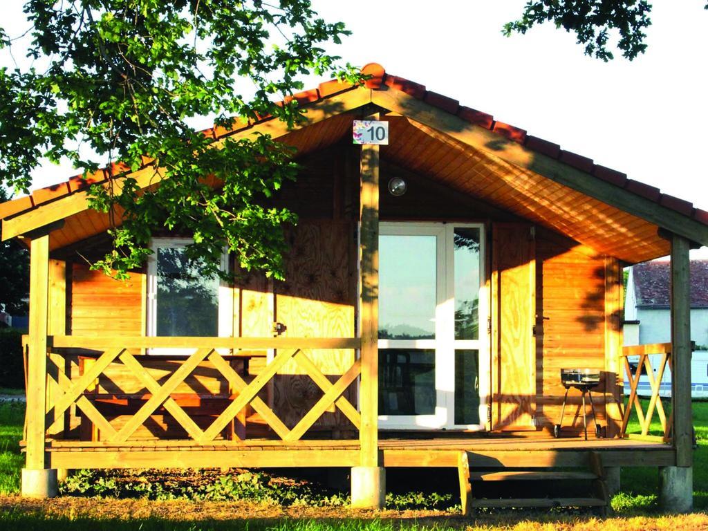 Camping Des Papillons Lalizolle Exterior foto