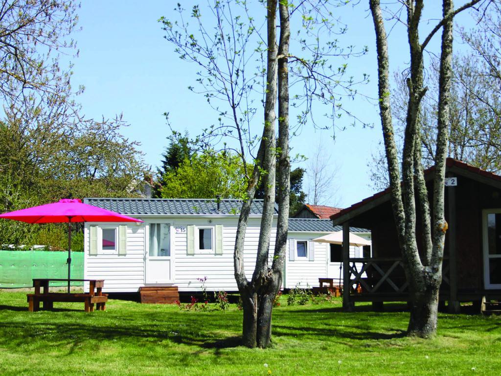 Camping Des Papillons Lalizolle Exterior foto