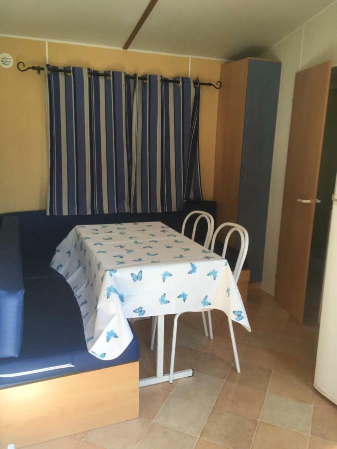 Camping Des Papillons Lalizolle Exterior foto