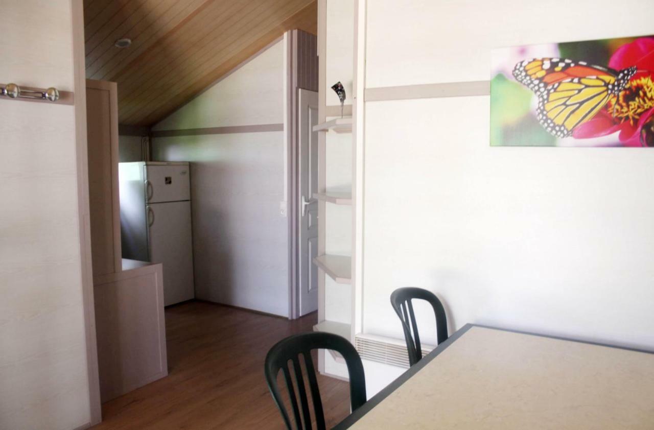 Camping Des Papillons Lalizolle Exterior foto