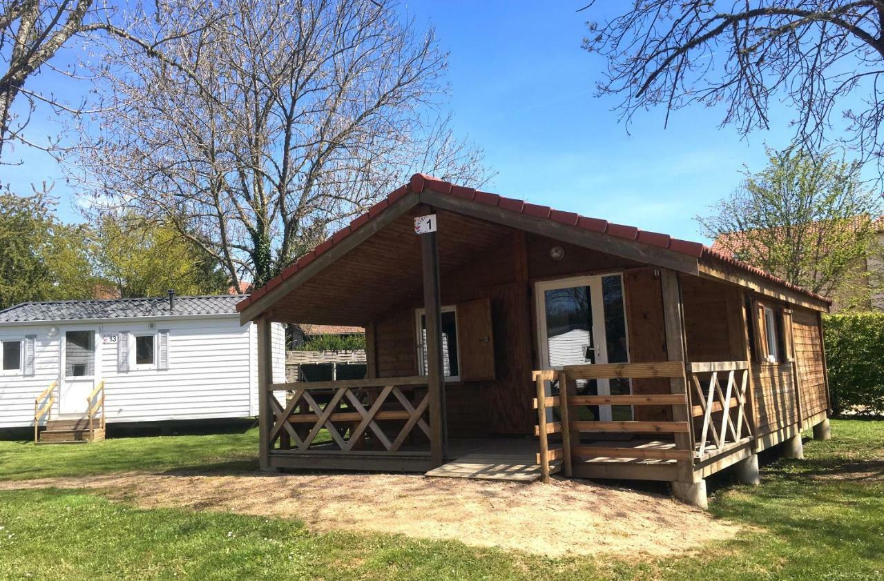 Camping Des Papillons Lalizolle Exterior foto