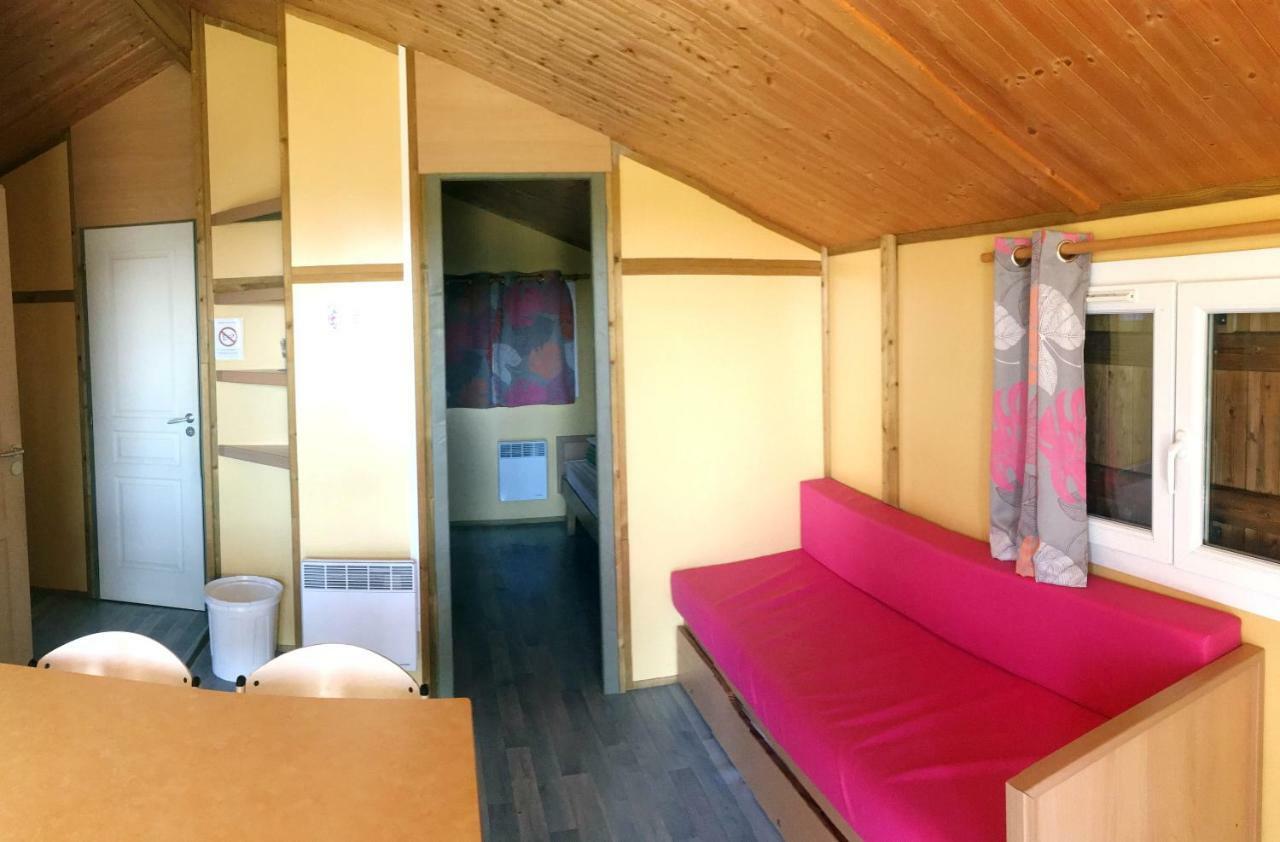 Camping Des Papillons Lalizolle Exterior foto