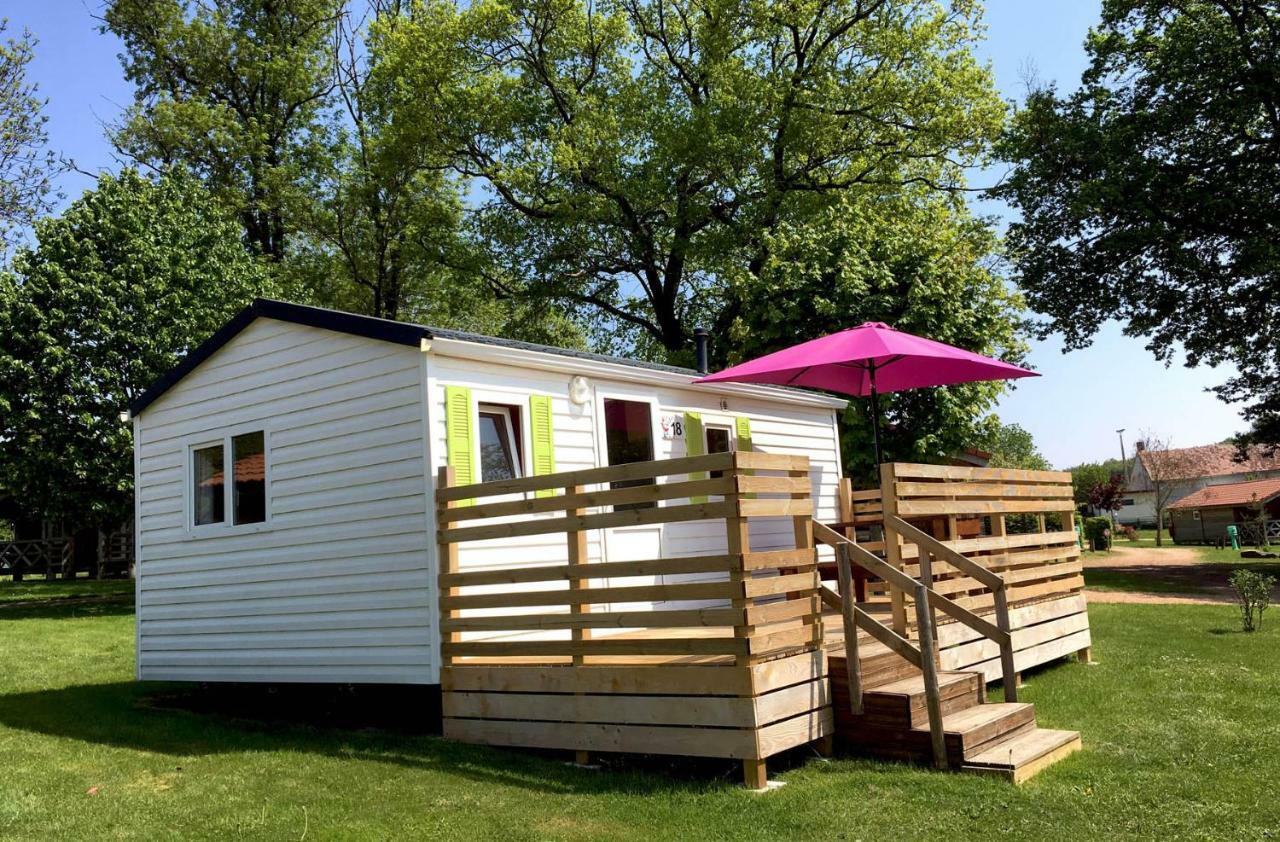 Camping Des Papillons Lalizolle Exterior foto
