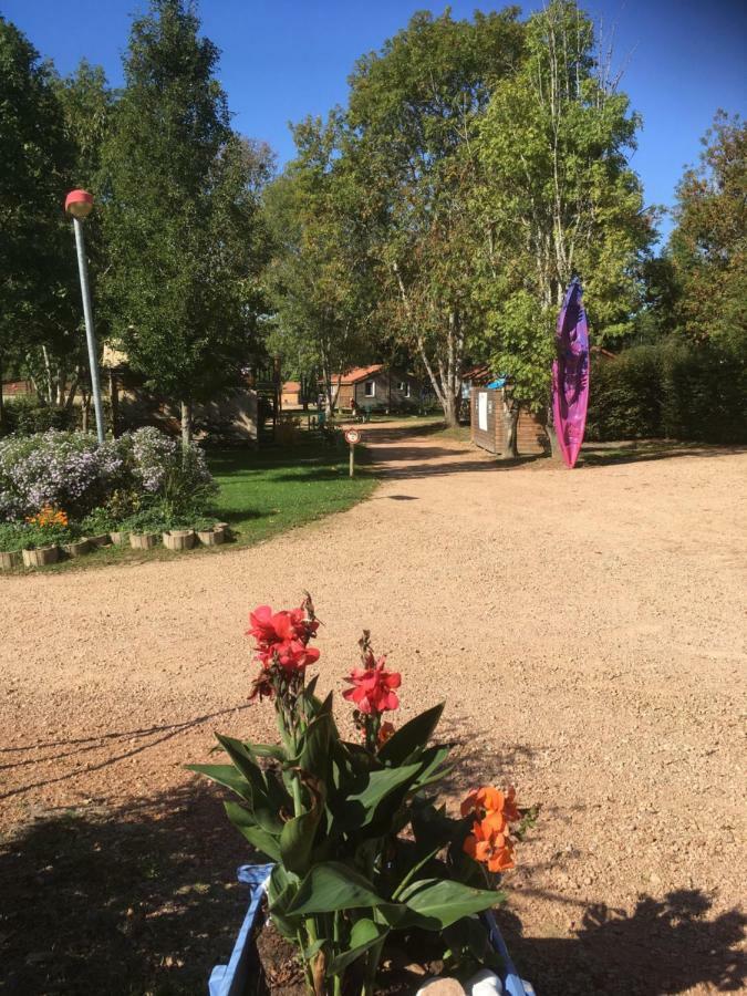 Camping Des Papillons Lalizolle Exterior foto