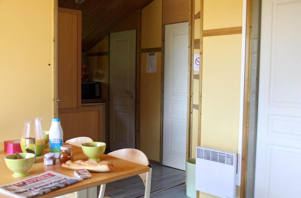 Camping Des Papillons Lalizolle Exterior foto