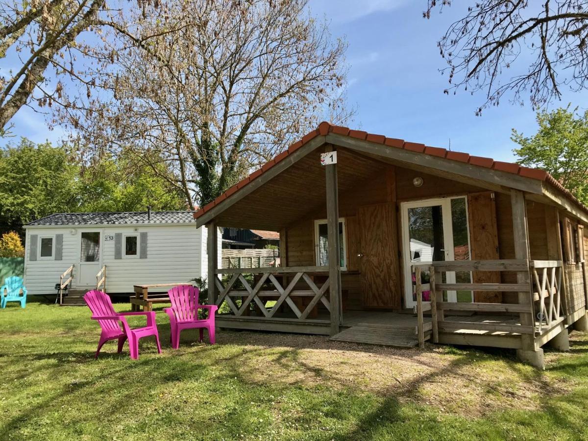 Camping Des Papillons Lalizolle Exterior foto